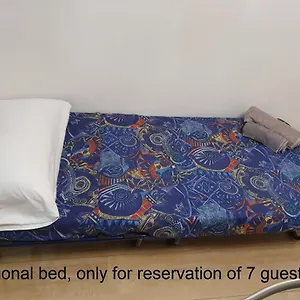  Appartement Your Lovely Home, Porta Venezia-1 Queen Bed, 3 Single Beds, 1 Sofa Bed- Italie
